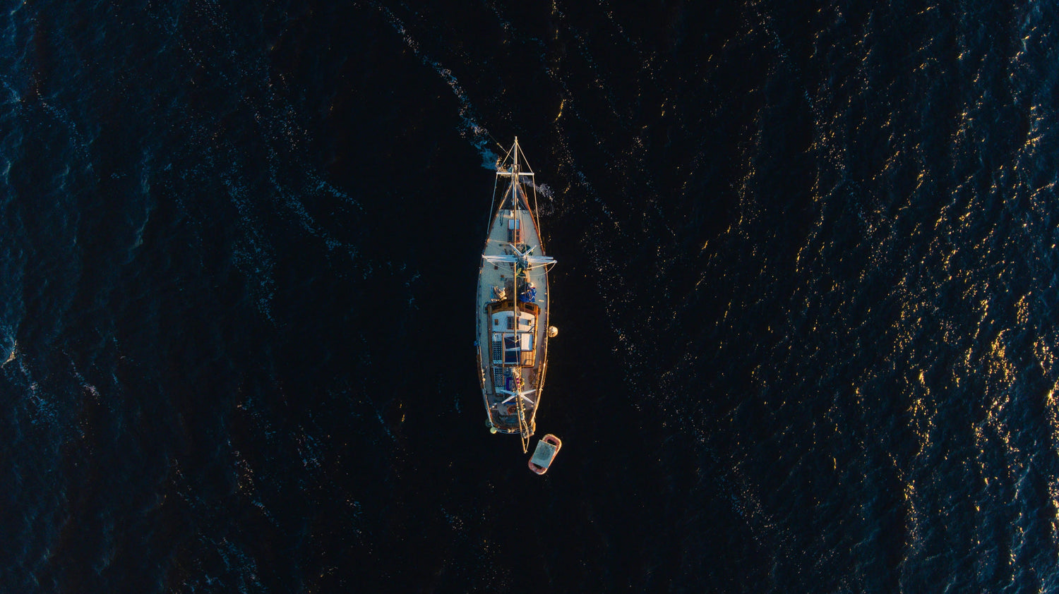 Milieuvriendelijk varen: hoe accu’s helpen de wateren schoon te houden